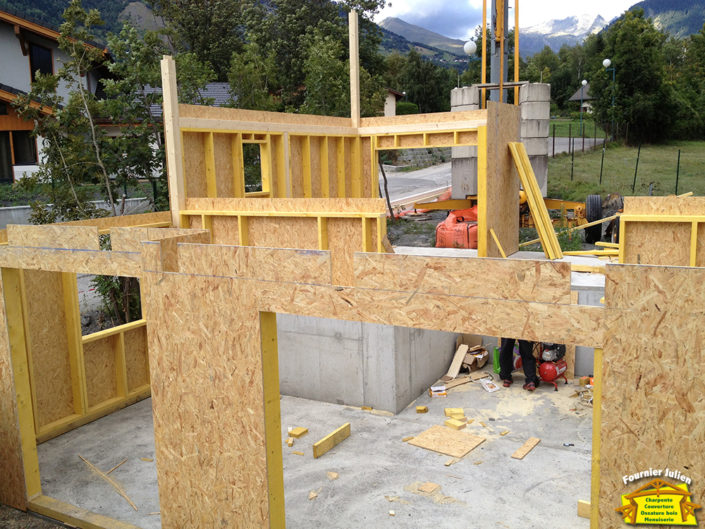 Maison en ossature bois réalisé par Julien Fournier charpentier à Bourg St Maurice