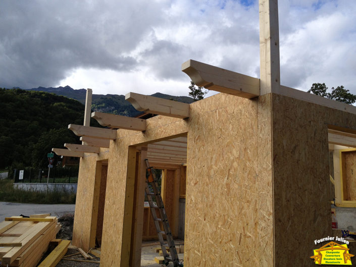 Maison en ossature bois réalisé par Julien Fournier charpentier à Bourg St Maurice