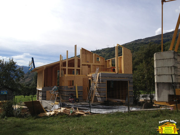 Maison en ossature bois réalisé par Julien Fournier charpentier à Bourg St Maurice