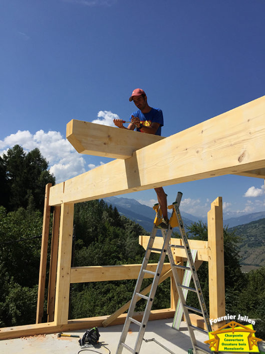 Julien Fournier charpente, réalisation de maison avec poteau en poutre à Bourg St Maurice