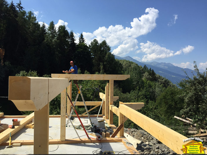 Julien Fournier charpente, réalisation de maison avec poteau en poutre à Bourg St Maurice