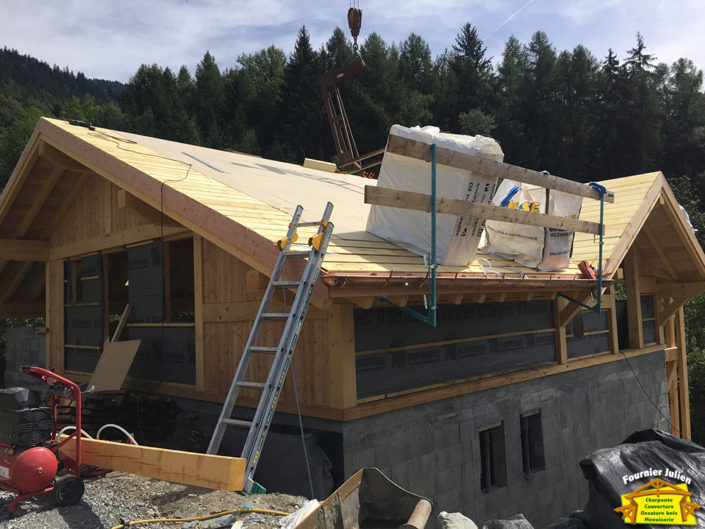 Julien Fournier charpente, réalisation de maison avec poteau en poutre à Bourg St Maurice