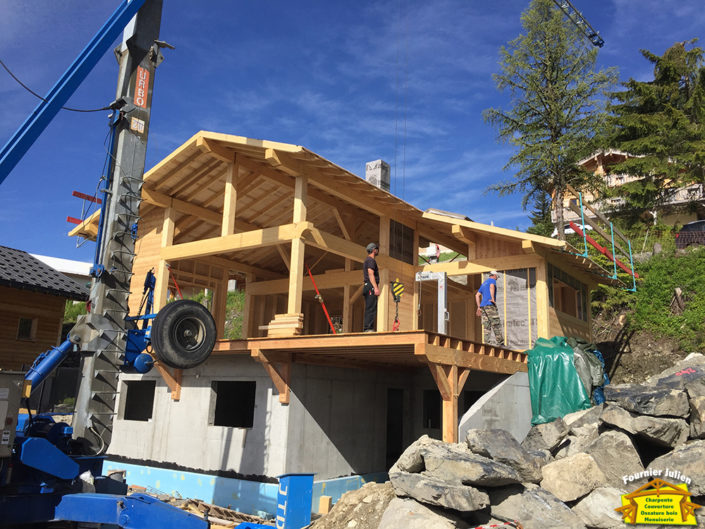 Julien Fournier charpente, réalisation de maison avec poteau en poutre à Bourg St Maurice