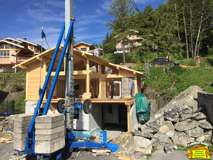 Julien Fournier charpente, réalisation de maison avec poteau en poutre à Bourg St Maurice