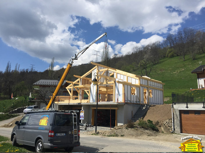 Julien Fournier charpente, réalisation de maison avec poteau en poutre à Bourg St Maurice