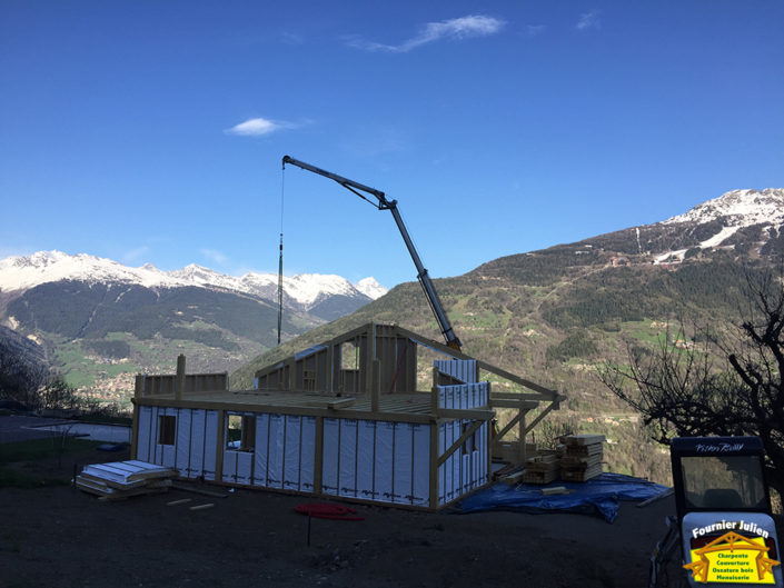 Julien Fournier charpente, réalisation de maison avec poteau en poutre à Bourg St Maurice