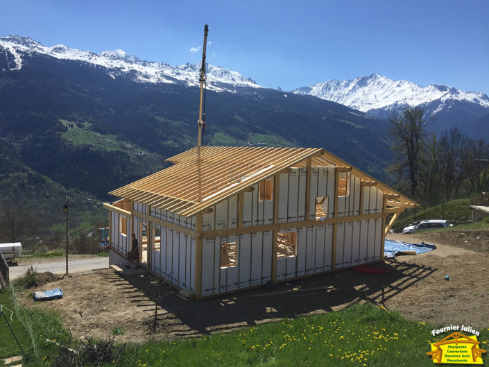 Julien Fournier charpente, réalisation de maison avec poteau en poutre à Bourg St Maurice