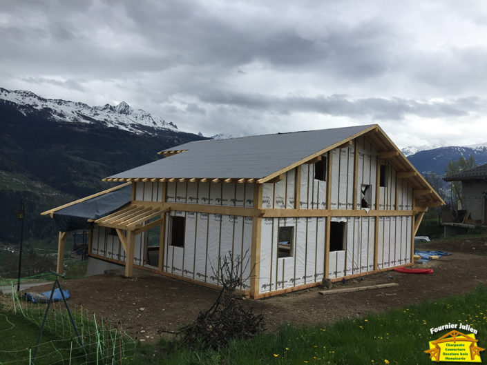 Julien Fournier charpente, réalisation de maison avec poteau en poutre à Bourg St Maurice