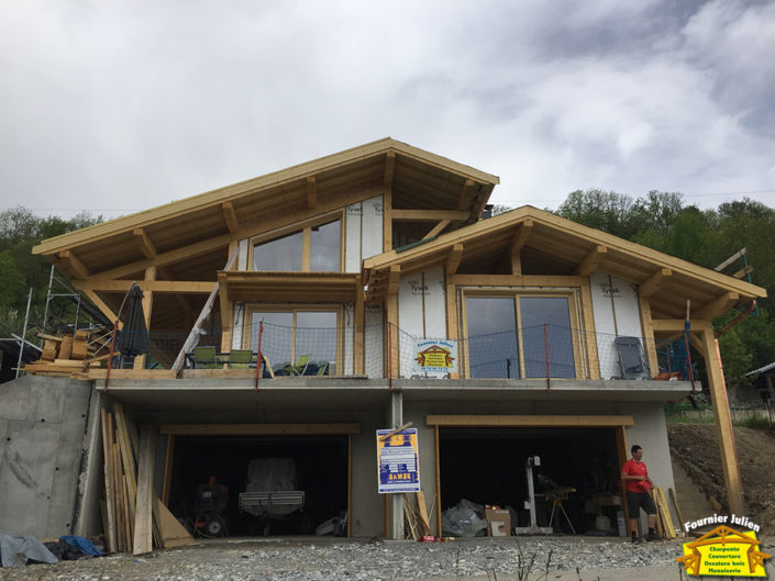 Julien Fournier charpente, réalisation de maison avec poteau en poutre à Bourg St Maurice