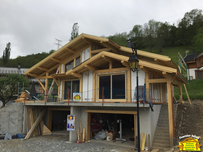 Julien Fournier charpente, réalisation de maison avec poteau en poutre à Bourg St Maurice