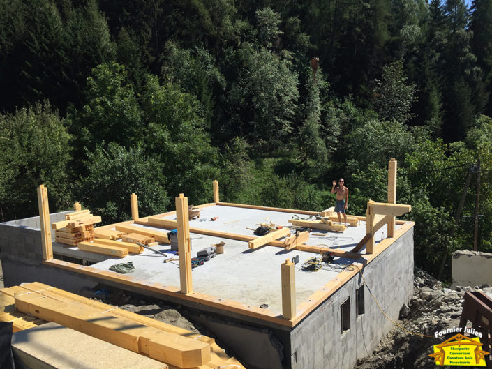 Julien Fournier charpente, réalisation de maison avec poteau en poutre à Bourg St Maurice