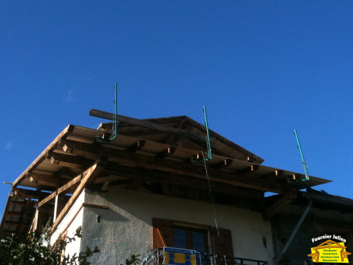 Charpente traditionnelle par Julien Fournier à Bourg St Maurice